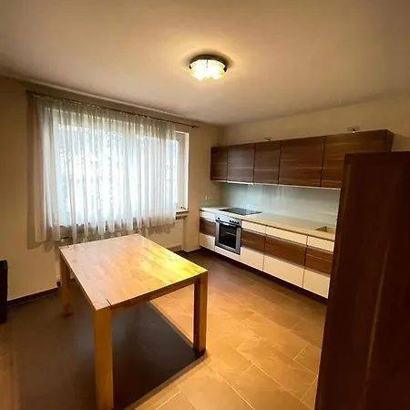 Apartment 2 Mobliert Zentrale Lage In *