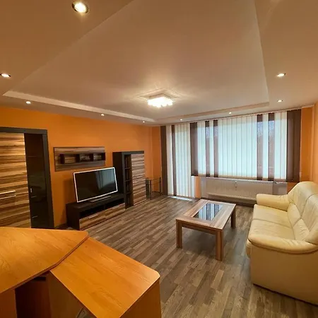 2 Mobliert Zentrale Lage In *